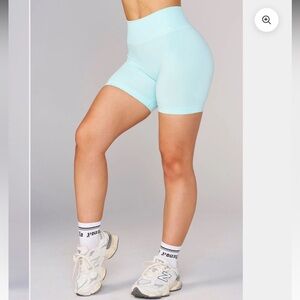 W120 - SEAMLESS CORE SHORTS SPRING 24'